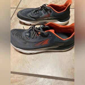 Altra running shoes, Men’s size 12, dark gray and orange.
